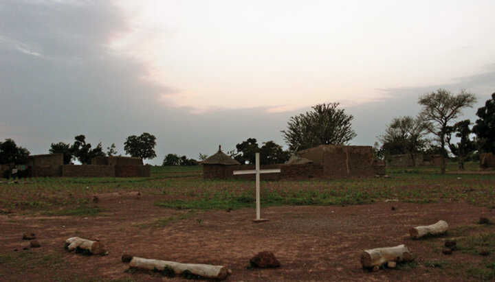 В Буркина-Фасо террористы напали на сельскую католическую церковь: убиты 15 человек