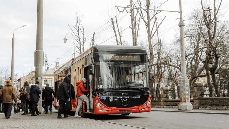 «Чернівецьке тролейбусне управління» публікує на сайті фото безбілетників