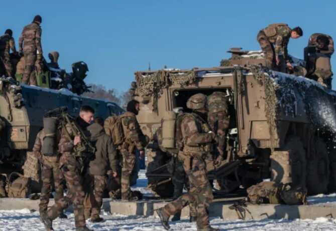 Французькі війська в Україні: солдати можуть виконувати небойові завдання, — глава МЗС Франції Сежурне