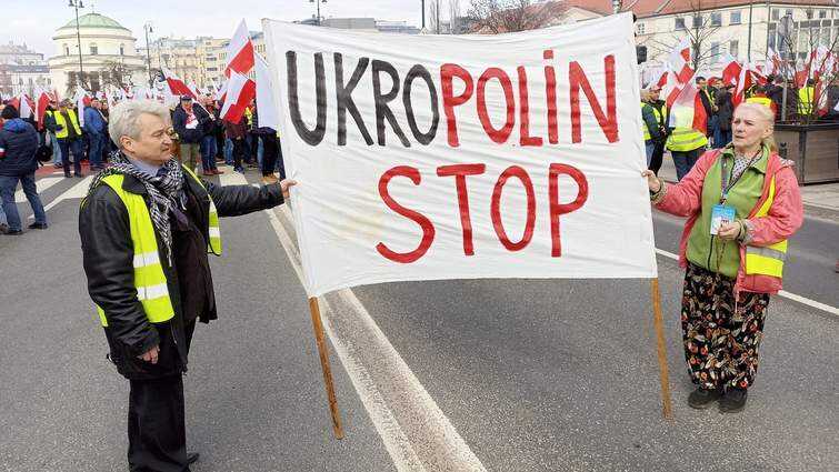К протесту польских фермеров в Варшаве присоединились пророссийские политики и активисты
