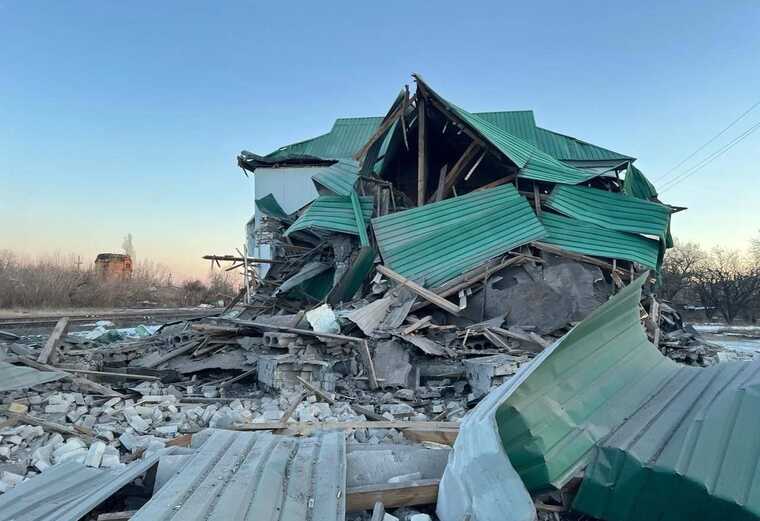 Унаслідок обстрілу залізничного вокзалу на Харківщині загинули дідусь із шестирічною онукою