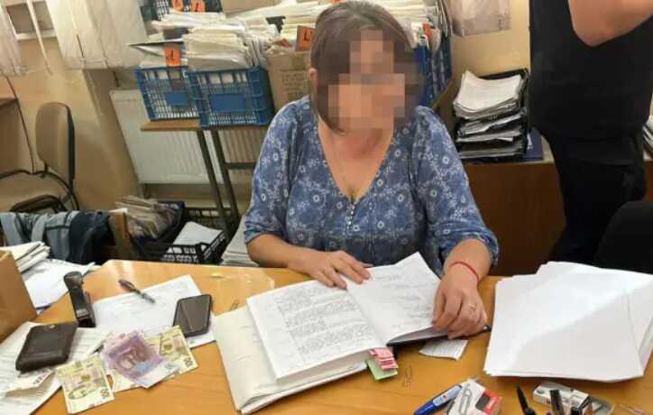 Чиновников ТЦК будут судить за взятки от уклонистов, — ДБР