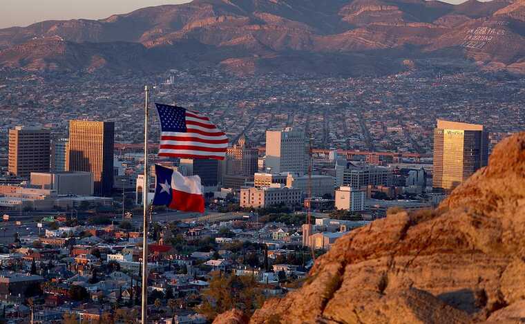 Байден і Трамп відвідали південний кордон США на тлі міграційної кризи