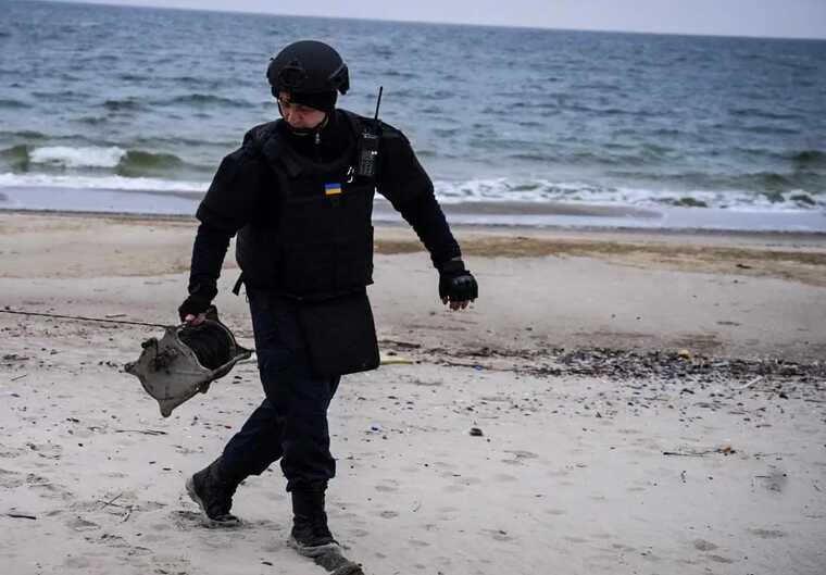 В Одесі піротехніки знешкодили міну, яку знайшли на пляжі