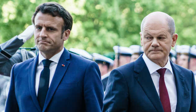 Bloomberg: Шольц и Макрон не ладят, это вредит Украине