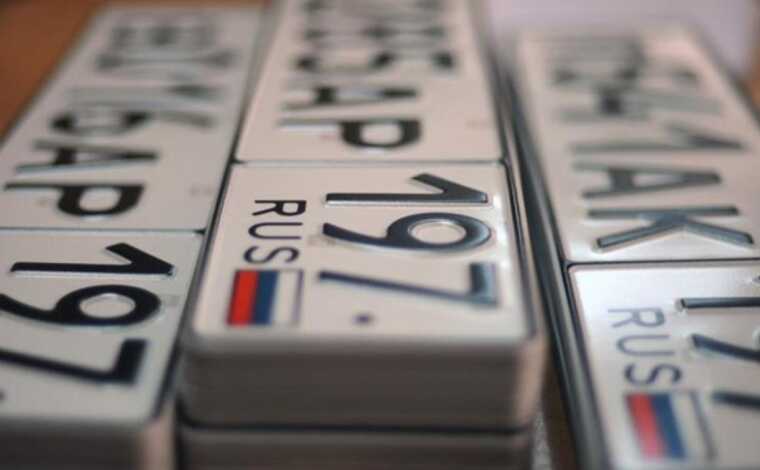 Литва вимагає вивезти машини з російськими номерами