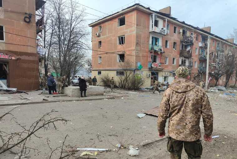 Occupants drop a bomb on the centre of Kurakhove in Donetsk region