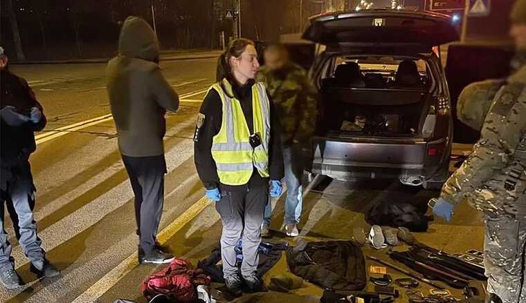 У столиці затримали крадіїв-рецидивістів: один з них намагався підірвати поліцейських гранатою