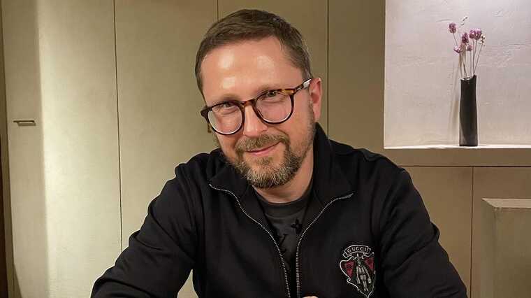 Блогер-беглец Шарий заявил, что его автомобиль в Испании расстреляли