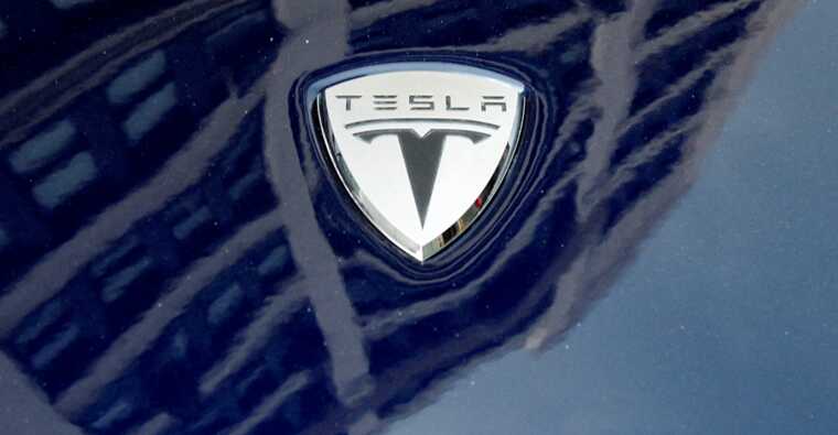 Детектив БЕБ під час війни придбав Tesla