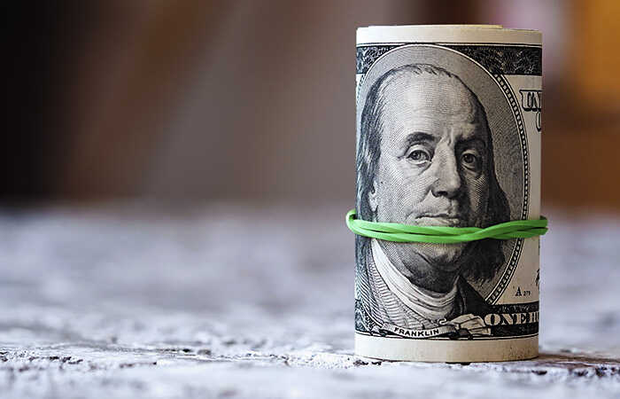 Долар почав дешевшати в обмінних пунктах України