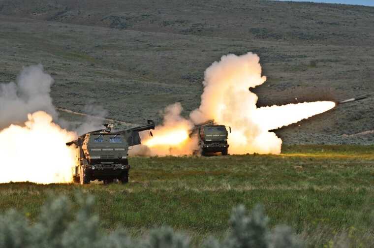 HIMARS «посетил» оккупантов на Сватовщине: горел склад боеприпасов