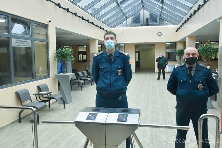 Одесская мэрия отменила тендер по ремонту райсуда, который недавно ремонтировали