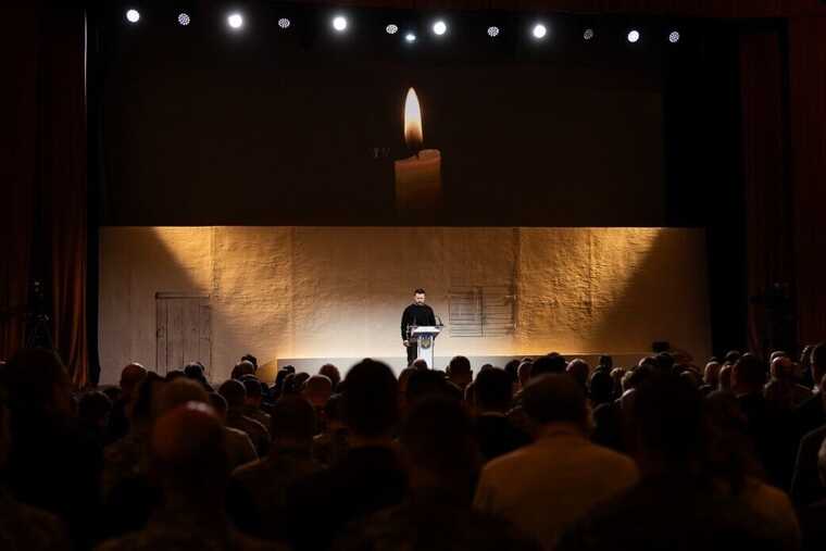 Зеленський на врученні Шевченківської премії вшанував пам’ять загиблих митців: «Україна буде завжди»