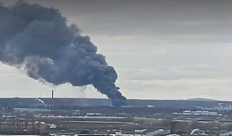 В Санкт-Петербурге закрыли аэропорт Пулково из-за большого пожара в ангарах