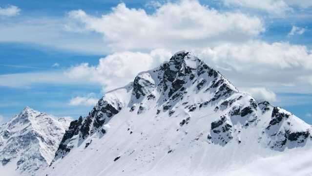 В Швейцарских Альпах ищут 6 пропавших лыжников