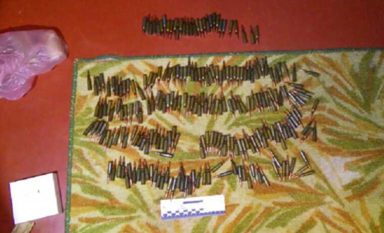 Київські оперативники виявили набої та димові шашки у крадія телефонів