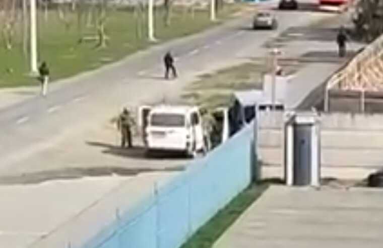 У Мережі опублікували відео, як стверджується, "полювання" Мукачівського ТЦК за таксистом