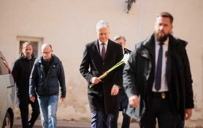 Президент Литви та міністри прийшли на прощання із загиблим в Україні добровольцем