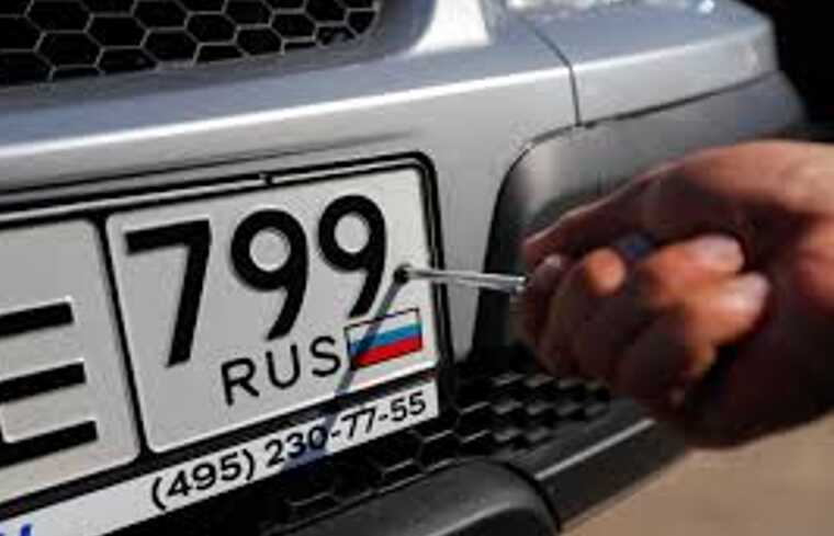 Фінляндія припинила пускати автівки з номерами РФ