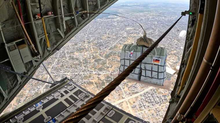 Самолеты Германии приняли участие в сбросе гуманитарной помощи в секторе Газы