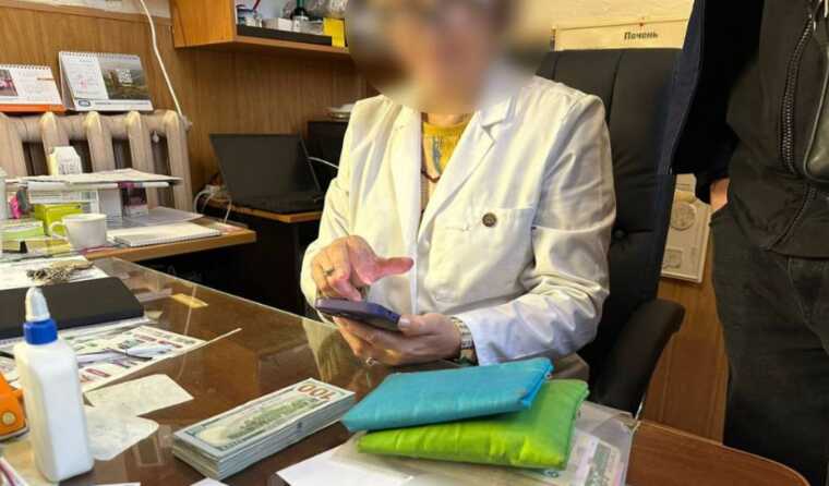 A corrupt doctor was detained in Chernivtsi: cash worth 8.4 million hryvnia was seized