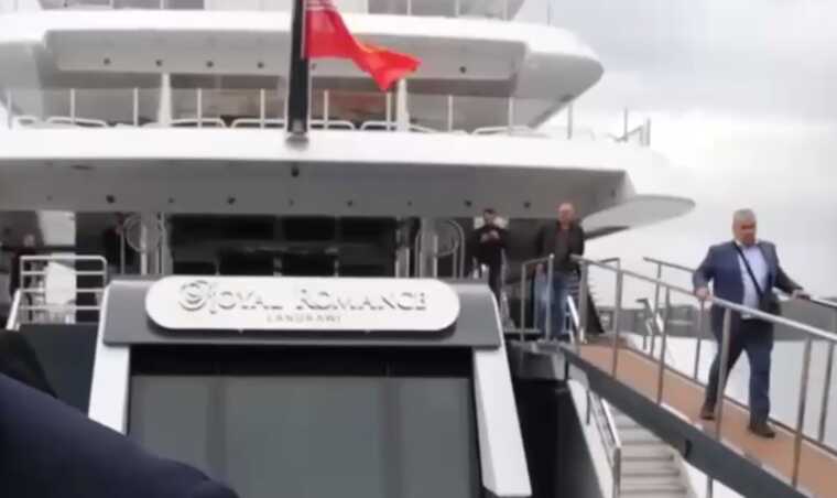 Журналісти показали одну з найдорожчих яхт світу, що належить Медведчуку