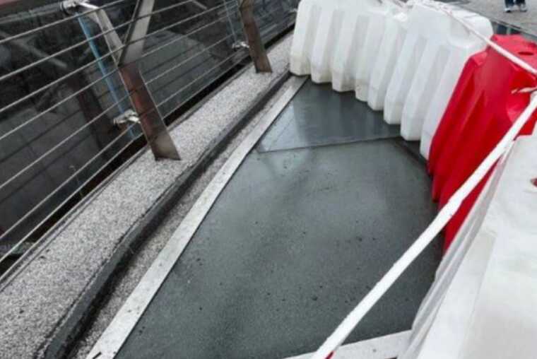 В Киеве на пешеходно-велосипедном мосту снова треснуло стекло, - СМИ