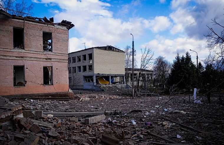 Оккупанты в очередной раз нанесли авиаудар по Сумской области: погиб школьный работник