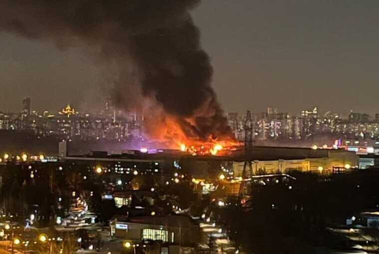 РосЗМІ повідомляють про початок штурму силовиками ТЦ Crocus City Hall під Москвою