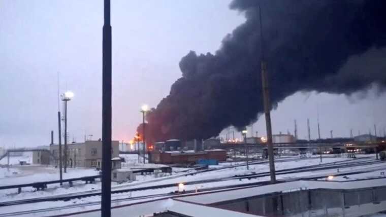 Удари України вивели з ладу щонайменше 10% нафтопереробних потужностей РФ, — розвідка Британії