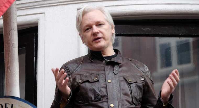 Ассанжу удалось через суд отсрочить экстрадицию в США