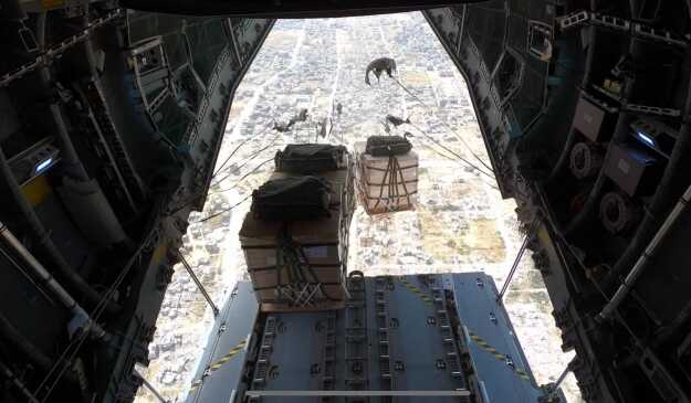 Іспанія скинула у Сектор Гази 26 тонн гуманітарної допомоги