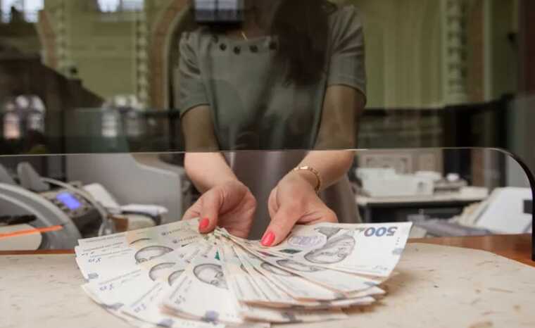 Мінфін озвучив реальні зарплати чиновників, суддів та міністрів