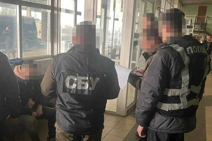 Прикордонники затримали чоловіка, який намагався підкупити прикордонника, щоб втекти до Європи