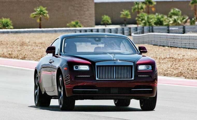 У князівстві Монако у супроводі поліцейських зафільмували елітний Rolls-Royce Wraith з київською реєстрацію