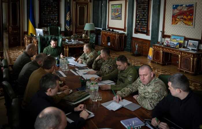 Zelenskyy held a meeting with military officers and officials