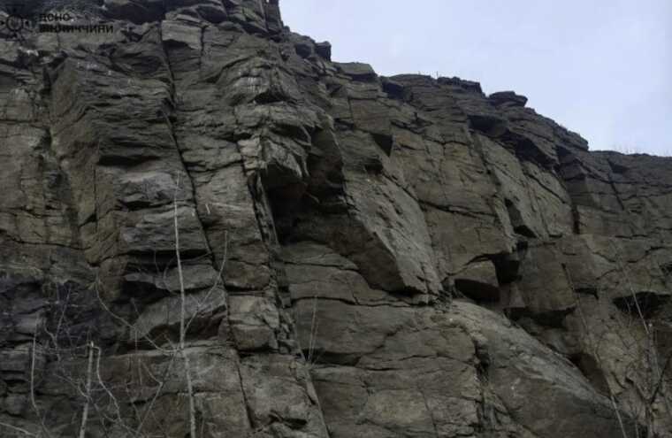 На Вінниччині підлітки впали з 10-метрової висоти в кар’єр