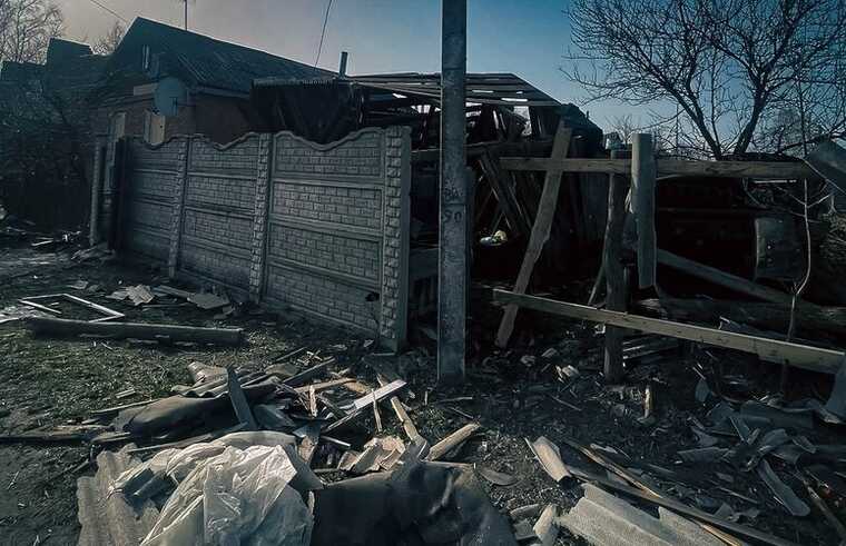 У Нацполіції показали наслідки ворожих обстрілів Сумщини: пошкоджено приватні будинки, травмовано одну людину