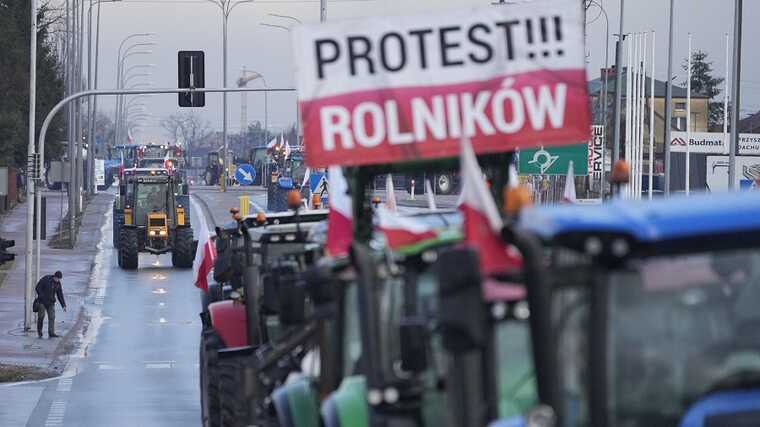 Farmers in Poland resume blockade of Uhryniv-Dolhobychuv checkpoint