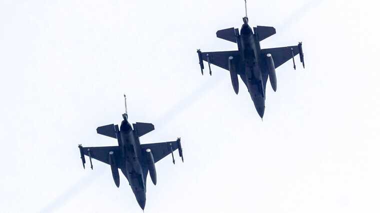 Розвідка Британії розповіла, як РФ намагається захистити свої літаки від ударів