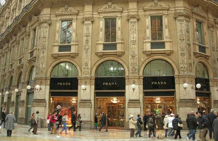 Люксовые мировые бренды начали массово закрывать магазины в России