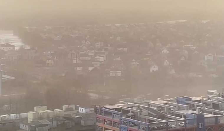 У столиці вирує сильна піщана буря