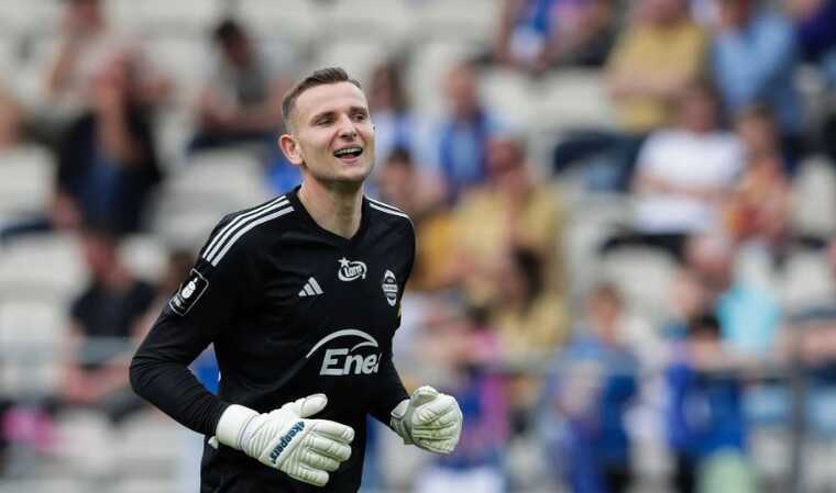 В Польше вратарь забил фантастический гол ударом от своих ворот