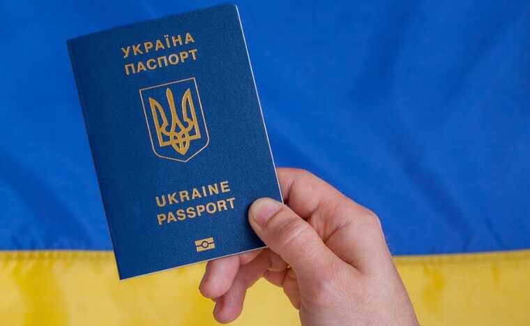 Украинское гражданство: прекратить нельзя оставить