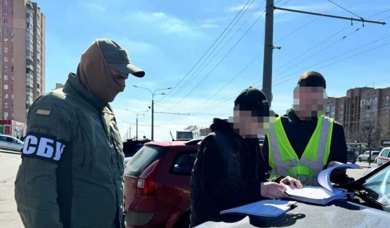 Чиновники Харківської адміністрації організовували незаконне вивезення чоловіків за кордон: їм оголошено підозру