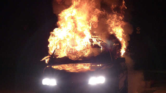 У Харкові 4 квітня підірвали автомобіль військовослужбовця, заклавши під нього вибуховий пристрій