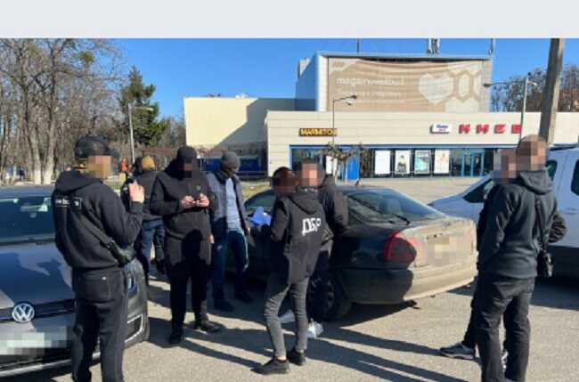 В Харькове пограничник обещал помочь коллеге за взятку