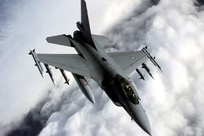 Польша снова поднимала в воздух боевые самолеты из-за ракетных обстрелов Украины