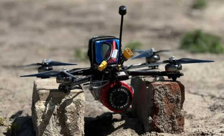 Українські бійці за допомогою дрона уразили російську РСЗВ «Ураган»